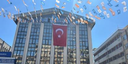 Başkan Erdoğan'ın çağrısına ses verildi: Kartal  ve İstanbul ay yıldızla süslendi