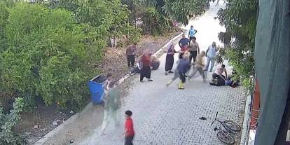 Korkunç görüntüler ortaya çıktı! Adana'da miras kavgası kanlı bitti: Bir oğlunu mezara diğerini hastaneye gönderdi!