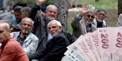 Bankalar arası promosyon yarışı kızıştı! En yüksek emekli maaş promosyonu veren banka hangisi? 2025 emekli maaş promosyon rakamları