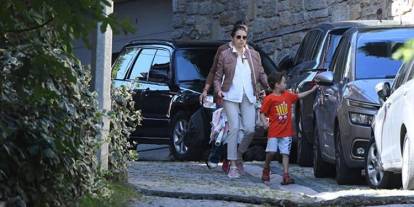 Ünlü oyuncu Özgü Namal'dan kötü haber: Çocuklarıyla birlikte trafik kazası geçirdi!