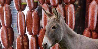 Bakanlık kara listeye aldı: İşte vatandaşa sucuk diye at ve eşek eti yediren o marka!