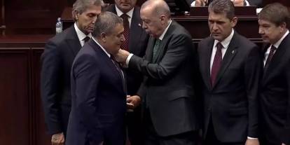 Rozetlerini Cumhurbaşkanı Erdoğan taktı: CHP'li ve Yeniden Refah Partili belediye AK Parti'ye geçti!