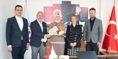 PESİAD, Pendik Merkez ilkokulunu ziyaret ederek Öğretmenler gününü kutladı