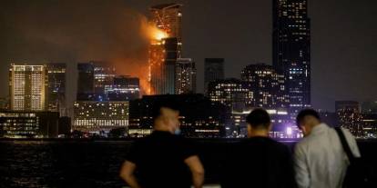 Hong Kong'da korkunç yangın: Gökdelen alev topuna döndü!