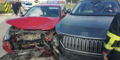 Direksiyon sınavında kurs aracı ile TOGG çarpıştı: Sürücü ve komisyon üyeleri hastaneye kaldırıldı!