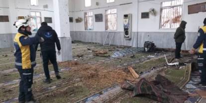 Suriye'de cuma namazı kana bulandı: Camide meydana gelen patlamada çok sayıda yaralı ve ölü var!