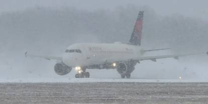 Kar ve tipi hava trafiğini felç etti: 3 şehirde bazı uçuşlar iptal!