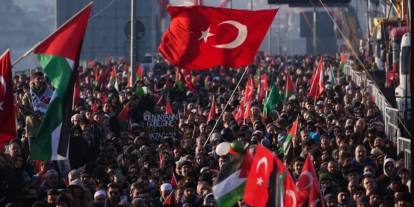 7'den 70'e Türkiye Gazze için ayakta! Yüzbinler Filistin için Galata'da buluştu