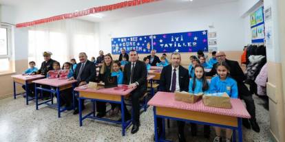 Başkan Ahmet Cin, Öğrencilerin Karne Sevincine Ortak Oldu