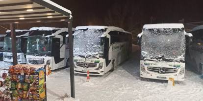 Kar doğuyu esir aldı: Yolcu otobüsleri kontak kapattı, yüzlerce kişi mahsur kaldı!