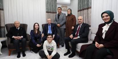 Cumhurbaşkanı Erdoğan'dan, depremzede aileye ziyaret