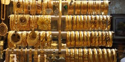 Altın dibe mi çakılacak? Bugün gram altın, çeyrek altın, ONS altın ve Cumhuriyet altını ne kadar oldu, kaç lira ediyor?