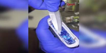 Zehir tacirlerinden şeytanı bile sollayacak görüntü: 4,6 milyar liralık uyuşturucuyu boya fırçalarına bakın nasıl gizlediler?