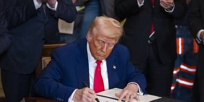 Trump tüm dünyayı ilgilendiren o imzayı attı!