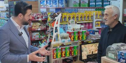 PESİAD'dan iyilik hareketi: Bakalları tek tek gezerek veresiye defterlerini kapattı