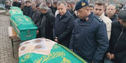 Aile katliamı sonucu acı görüntü: 4 tabut yan yana dizildi