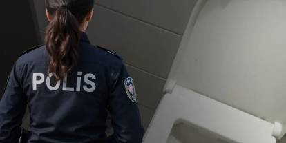 Akaryakıt istasyonunda sapıklık: Kadın polisi tuvalette gizlice kayda aldı!