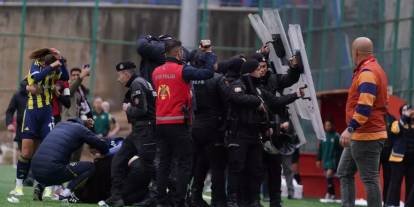 Fenerbahçe kadın futbon takımına çirkin saldırı, "İnşallah buradan sağ salim çıkarız''