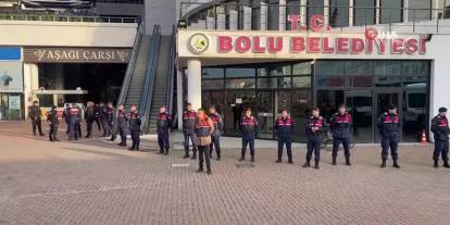 Bolu Belediyesi'ne sabah saatlerinde baskın yapıldı!