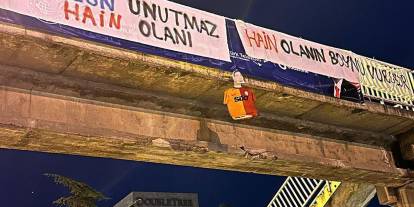 Trabzonspor- Galatasaray maçı öncesi tansiyon yükseldi: Trabzon'da Uğurcan Çakır'a olay pankart