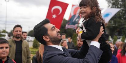 Tuzla’da 23 Nisan’da İshakpaşa Parkı açıldı bayram coşkusu kortejle taçlandı