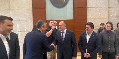 CHP Pendik’ten Özgür Özel’e Havalimanı Karşılaması