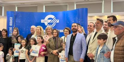 Minik ressamların deniz hayalleri Tuzla’da sanatseverlerle buluştu