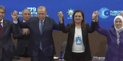 AK Parti'ye katılan Burcu Köksal'dan ilk açıklama: Aileye, toplumun değer yargılarına saygı duyanlarla aynı yolda yürüyeceğim
