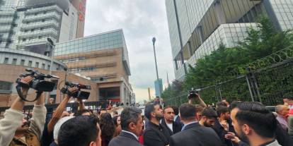 İcra memurları CHP binasına geldi: Mutlak butlan CHP'ye tebliğ ediliyor