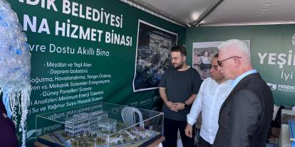 Vali Davut Gül, Pendik Belediyesi standını ziyaret etti