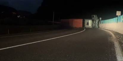 Düzce'de askeri mühimmat yüklü tır devrildi: Yol ulaşıma kapandı!