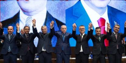 Akın akın AK Parti'ye geçişler devam ediyor: İki belediye başkanı daha AK Parti'ye katılıyor!