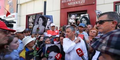 Özgür Özel'e büyük tepki: Madımak Oteli'ndeki anma töreninde gergin anlar!