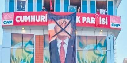 CHP'de kaos sürüyor: Özel’in ekibinden il binalarını boşaltmamak için tekme, tokat, kavga, çilingir ve talanlı direniş!