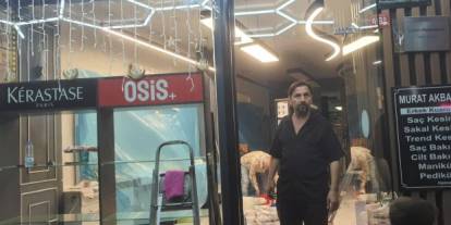 Ünlü Murat Akbaba kuaför salonu çıkan yangında ağır hasar aldı