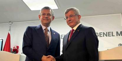 Ahmet Davutoğlu, yeni parti kuran Özgür Özel'e bakın ne tavsiyede bulundu?