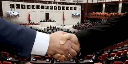 Siyaset dünyasından son dakika: İki parti birleşme kararı aldı!