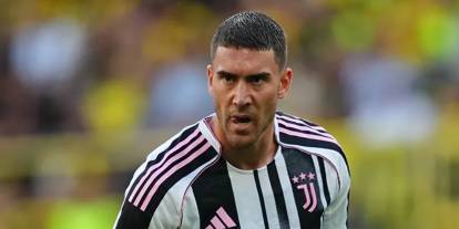 Ünlü futbolcu İstanbul'a geliyor: Beşiktaş Dusan Vlahovic ile imzayı atıyor!