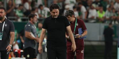Trabzonspor'dan istifa eden Fatih Tekke'ye taraftardan, ''Kendi lafını yedin hocam!..'