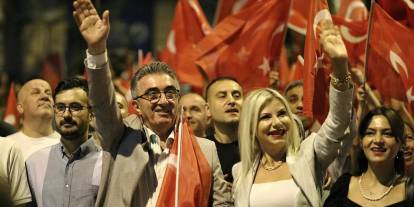CHP'li isim itiraf etti: 36 yaş küçük sevgilisinin tam 30 yakınını işe almış!