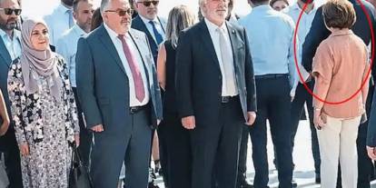 Didim'de protokol krizi: Belediye başkanı sırtını dönerek protesto etti!