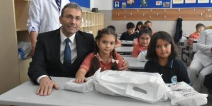 Pendik Belediyesi'nin Öğrencilere Termos Desteği Bu Yıl da Sürdü...