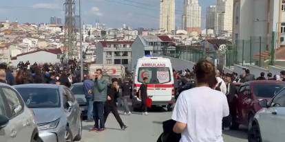Esenyurt'ta bir lisede hareketli dakikalar: Öğrenciler arasında çıkan bıçaklı kavgada 2 yaralı var!