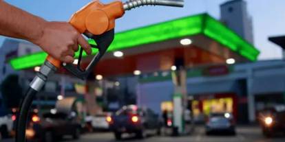 Akaryakıtta oynak tabela yine değişiyor: Bu gece motorine zam, benzine indirim var!