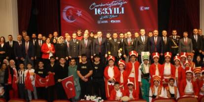 Cumhuriyet Bayramı Coşkusu Pendik'te Yunus Emre Kültür Merkezi'nde Yaşandı...