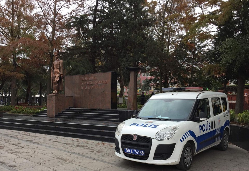 Tekirdağ'da Atatürk Anıtı'na baltalı saldırı!