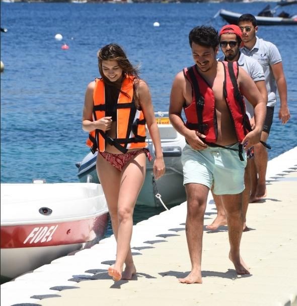 Eray Altay kimdir | Sevgilisi Afra Saraçoğlu ile tatilde neler yaptılar?