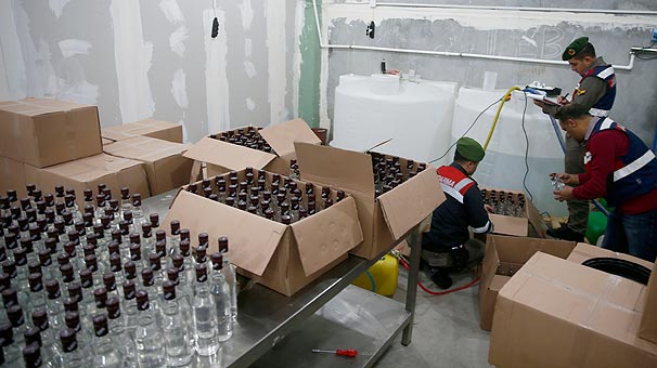 İzmir'de Flaş Sahte İçki Operasyonu