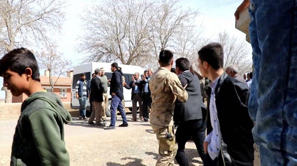 Okul Etkinliğinde Silahlar Konuştu