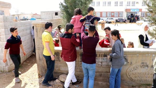Okul Etkinliğinde Silahlar Konuştu